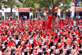 Nắng nóng trong ngày lễ khai giảng