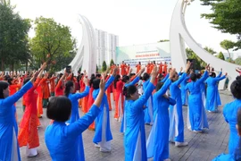 Hơn 70.000 phụ nữ Thủ đô xác lập kỷ lục đồng diễn dân vũ áo dài