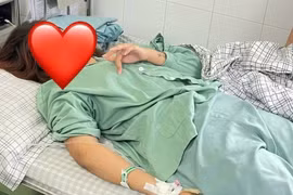 Thiếu nữ liệt 2 chân do hít 15 quả bóng cười trong 3 ngày