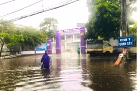 Sáng 11/9, 126 trường học ở Hà Nội tạm dừng học trực tiếp