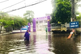 Sáng 11/9, 126 trường học ở Hà Nội tạm dừng học trực tiếp