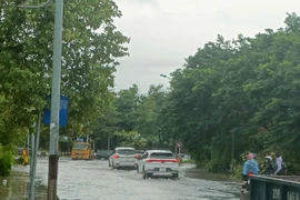 Ngày 12/9, mưa dông khắp cả nước, cảnh báo lốc sét