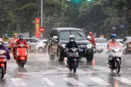 Thời tiết ngày 17/10: Bắc Bộ mưa rào, Nam Bộ mưa to cục bộ