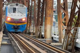 Thông tàu hỏa chạy qua cầu Đuống, cầu Long Biên từ chiều nay