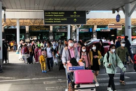 Giá vé máy bay giảm mạnh, chặng đêm hạ sâu