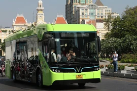 Hà Nội hướng tới 100% xe buýt điện, năng lượng xanh