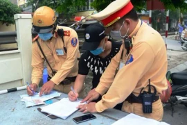 Đề xuất phạt tiền khi dùng giấy phép lái xe bị trừ hết điểm