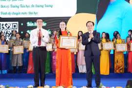 Hà Nội: Tôn vinh 196 nhà giáo tâm huyết, sáng tạo