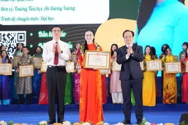 Hà Nội: Tôn vinh 196 nhà giáo tâm huyết, sáng tạo