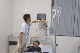 40 sinh viên trường Cao đẳng Lào Cai nhập viện, nghi ngộ độc thực phẩm