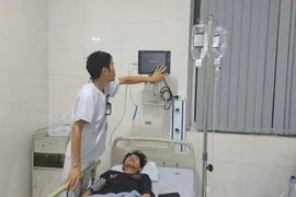 40 sinh viên trường Cao đẳng Lào Cai nhập viện, nghi ngộ độc thực phẩm