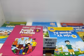 Nhận diện sách giáo khoa và đồ dùng học tập