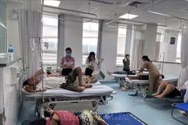 Gần 300 người ngộ độc sau ăn bánh mì, Vũng Tàu họp khẩn