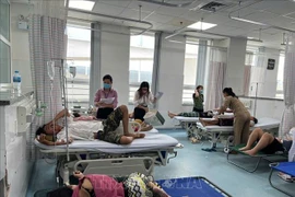 Gần 300 người ngộ độc sau ăn bánh mì, Vũng Tàu họp khẩn