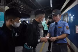 Đường sắt đã bán khoảng 100.000 vé tàu Tết, nhiều chặng cháy vé