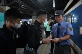 Đường sắt đã bán khoảng 100.000 vé tàu Tết, nhiều chặng cháy vé