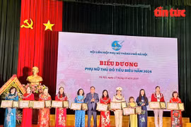 Hà Nội: Biểu dương 10 phụ nữ Thủ đô tiêu biểu 2024