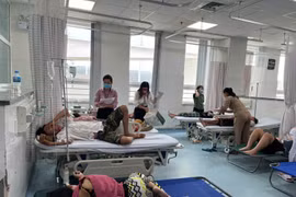 Vụ nghi ngộ độc bánh mì ở Vũng Tàu: Hơn 100 người nhập viện