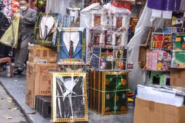 Cận kề Rằm tháng 7, hàng mã vẫn ế ẩm