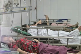 Hơn 60 công nhân ở Nghệ An nhập viện cấp cứu sau bữa trưa