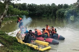 Thi thể 2 học sinh lớp 11 dưới hồ: Học sinh nữ nhắn tin 'đến thắp nhang cho tao'