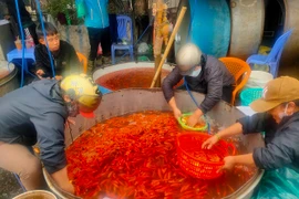 Chợ cá Yên Sở "lo ế" trước ngày cúng ông Công, ông Táo
