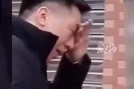 Trở về quê ăn Tết, người đàn ông bật khóc vì mẹ không còn