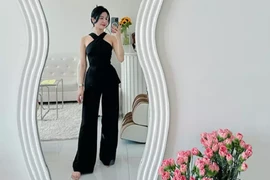 Diệp Lâm Anh sau Tết khoe nhan sắc xinh đẹp, gợi cảm