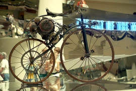 Ai đã phát minh ra chiếc xe máy đầu tiên?