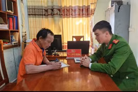 Bác thợ nề quá chén, quên đường về lý giải việc gọi vợ là 'Đó rách ngáng trộ'