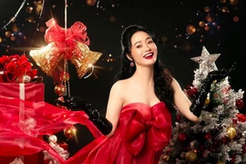 Loạt ảnh gợi cảm hiếm thấy của diễn viên Quách Thu Phương tuổi U50