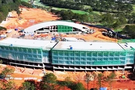 Quá hạn tháo dỡ tòa nhà câu lạc bộ golf không phép ở Đà Lạt