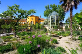 Khu vườn trồng hơn 100 loài cây kịch độc, có thể gây chết người