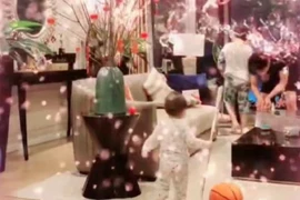 Bà xã Mạnh Trường “flex” cả gia đình tất bật dọn nhà đón Tết