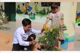 Nhiều thầy cô hy sinh cả tuổi xuân mang con chữ đến cho học trò