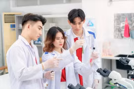 Từ năm 2024, nhiều ngành học khối Sức khỏe được miễn toàn bộ học phí