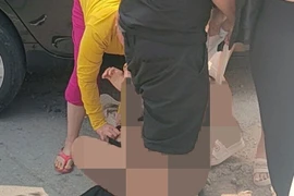 Bình Dương: CA xác minh vụ cô gái bị lột quần áo, cắt tóc giữa phố 