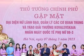 Thủ tướng gặp mặt đại diện nữ lãnh đạo, quản lý các cơ quan Trung ương