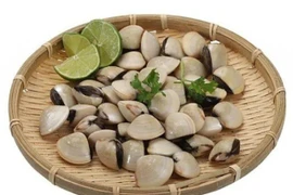 Rửa ngao, cho ớt hay rượu xưa rồi, người bán hải sản dạy tôi mẹo mới thực sự hiệu quả này, cát sạch bong không còn một hạt