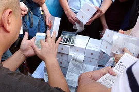 Buôn lậu iPhone giả lãi khủng: Chớ dại để nhận cái kết thảm! 