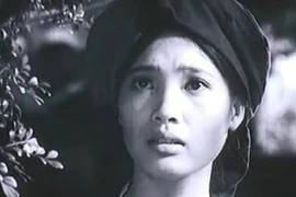 Câu hỏi gây bão: Chị Dậu tên thật là gì, sao nợ nần chồng chất?