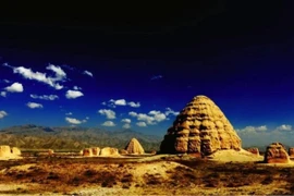 Bí ẩn lăng mộ ngàn năm "cỏ không thể mọc, chim không dám đậu”