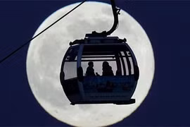 Chùm ảnh tuyệt đẹp về kỳ trăng đầu tiên của năm 2022: Trăng Sói