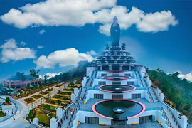 3 đỉnh núi linh thiêng nhất Việt Nam ai cũng muốn đến một lần