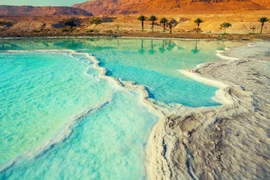 Biển Chết bơi không chìm nhưng vì sao rất ít người đến?