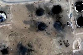 Cảng dầu của lực lượng Houthi điêu tàn sau khi Mỹ không kích