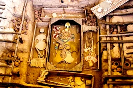 Mở lăng mộ hoàng gia Ấn Độ, bàng hoàng thấy vật lạ 4.000 tuổi