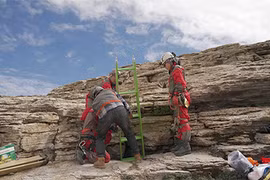 Phát hiện 100 bộ xương người trong hang động Tây Tạng, chuyên gia ngỡ ngàng 