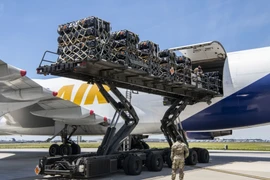 Mỹ dùng máy bay Boeing chở khách tăng viện trợ cho Ukraine