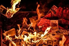 Tháng 7 cô hồn: 10 điều không thể không làm để trừ tà, rước lộc 